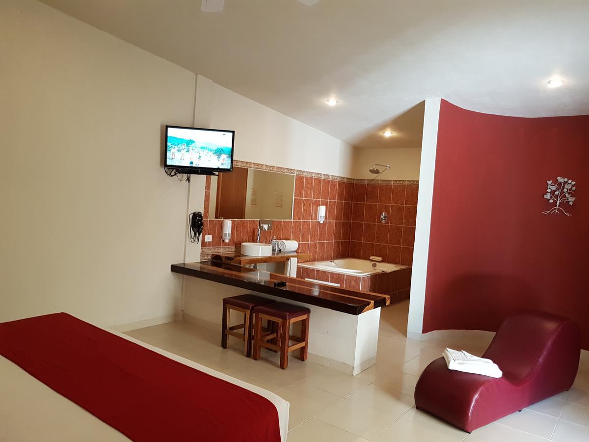 Auto Hotel Paraiso Inn Palenque Bagian luar foto